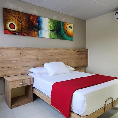 Hotel Murali - Cerca Del Aeropuerto De Guayaquil Bagian luar foto